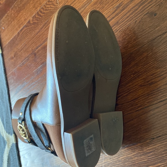 Slightly used Michael Kors Leather boots size 10 - Picture 6 of 6
